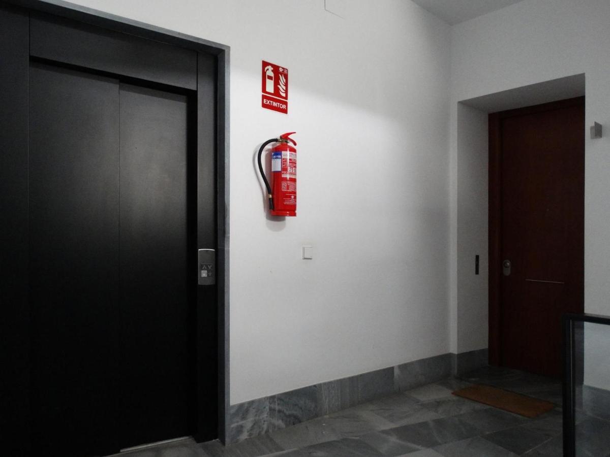 Ry Aparcamiento Incluido Junto A Catedral Ideal Parejas Севилья Экстерьер фото