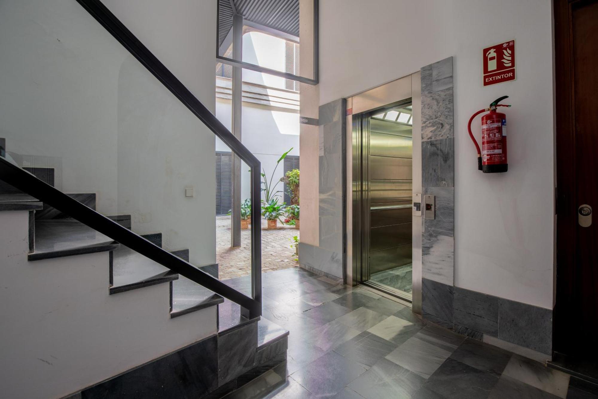 Ry Aparcamiento Incluido Junto A Catedral Ideal Parejas Севилья Экстерьер фото